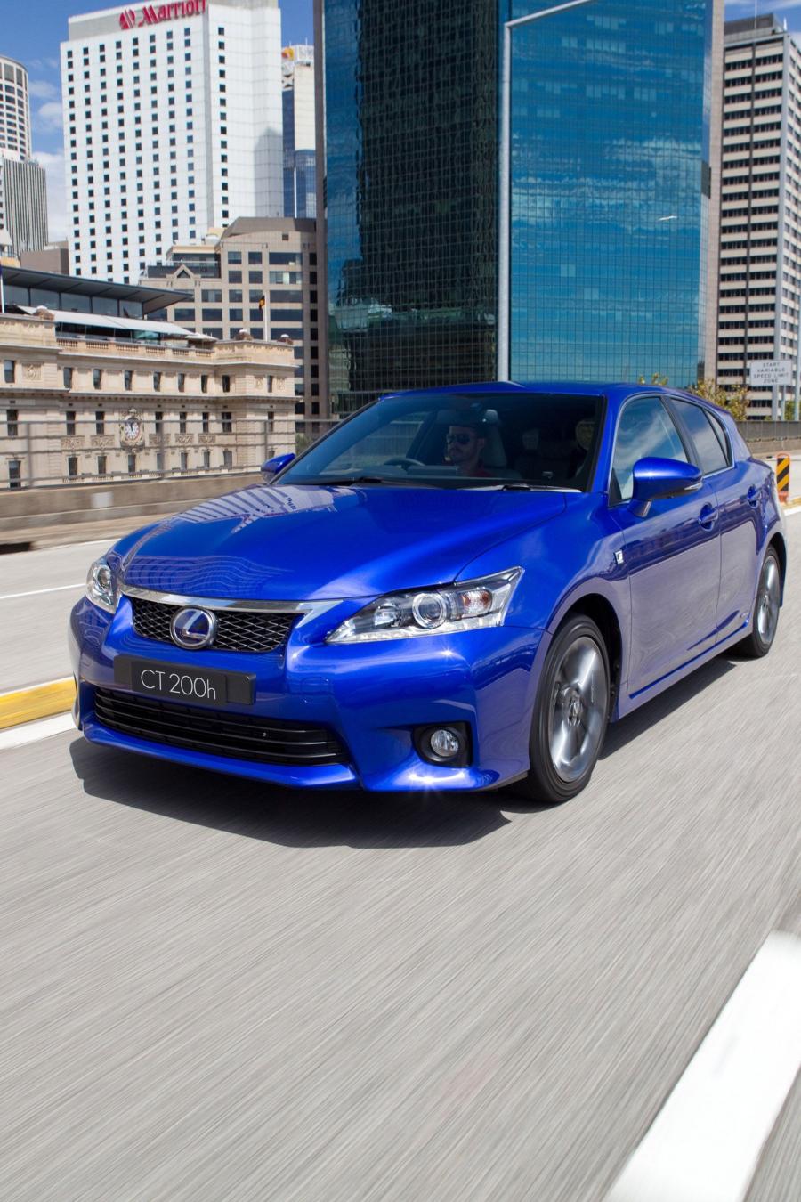  Lexus CT200h F-Sport 2011 года  (UK) (фото 15 из 21)